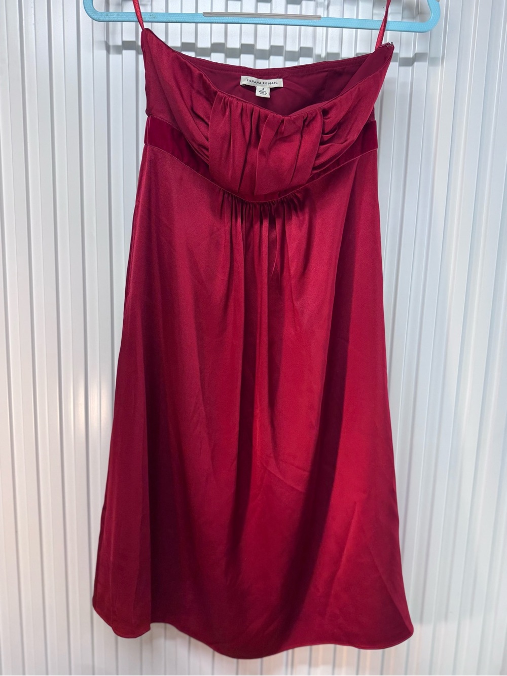 Banana Republic 100% silk red midi dress size 4 homecoming hoco